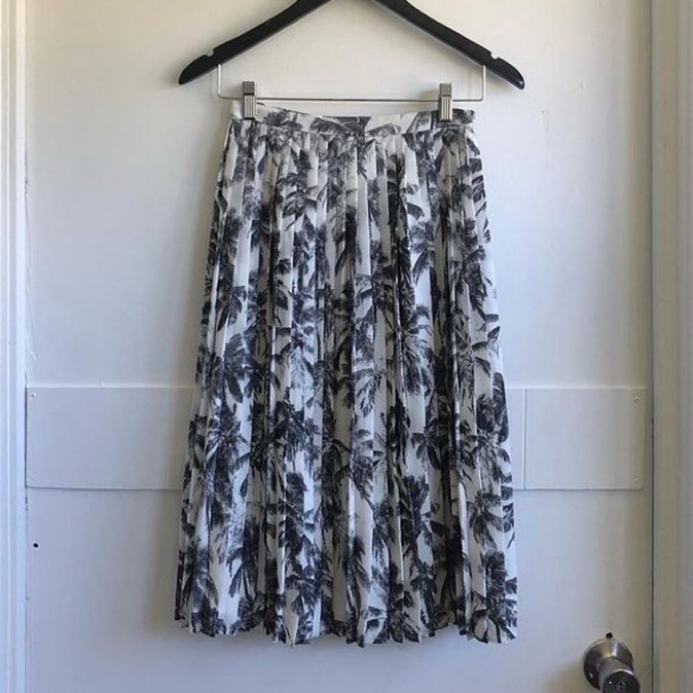 dynamite | palm tree patterned accordion skirt